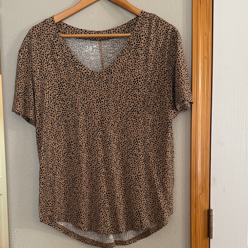 Maurices Tan and Black Polka Dot V-Neck Tee NWOT